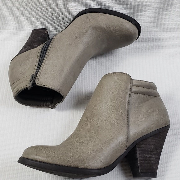 Mia Shoes - MIA women's ankle booties size 6.5